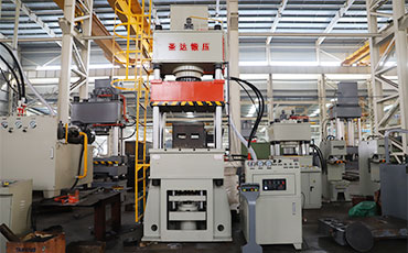 三梁四柱液壓機(jī)簡(jiǎn)述（結(jié)構(gòu)、特點(diǎn)、參數(shù)及配置）