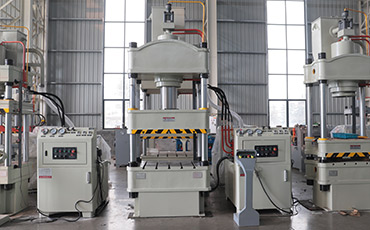 三梁四柱液壓機(jī)中過(guò)濾器使用多長(zhǎng)時(shí)間更換？